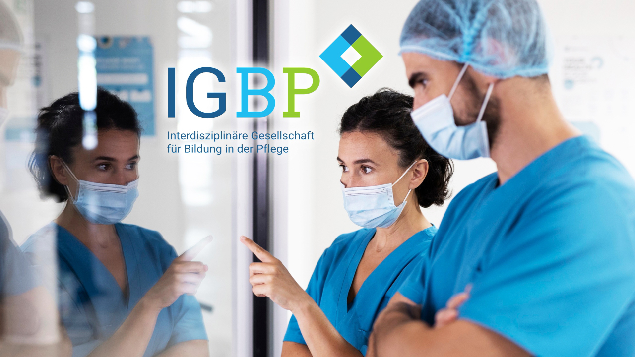 BaWiG - Foto von zwei Pflegefachkräfte mit dem Logo der "IGBP" im Vordergrund